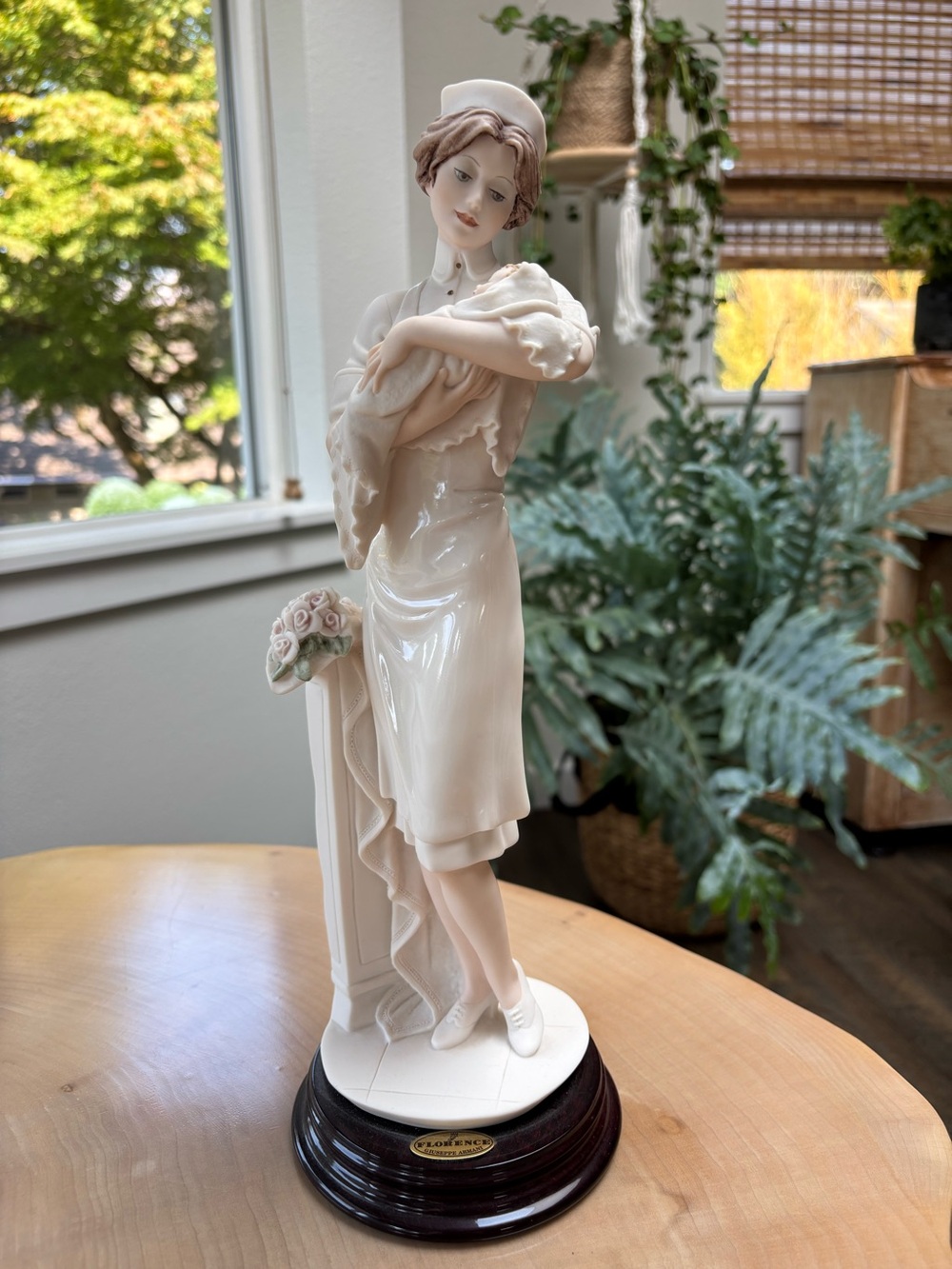 Giuseppe armani nurse figurine